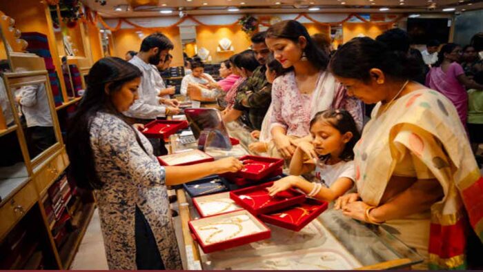चांदी की कीमत में बड़ी गिरावट: ₹5000 सस्ती, अब ₹2.04 लाख कम, साथ में जानें 10 ग्राम सोने का रेट