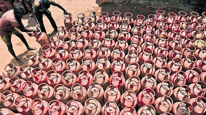 15 देशों से गैस की सप्लाई, सरकार ने उठाया LPG संकट का समाधान
