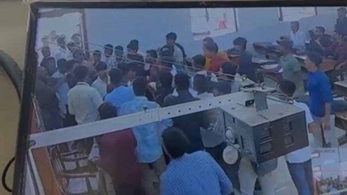 नकल विवाद से गरमाया परीक्षा केंद्र, छात्रों के बवाल के बाद परीक्षा स्थगित