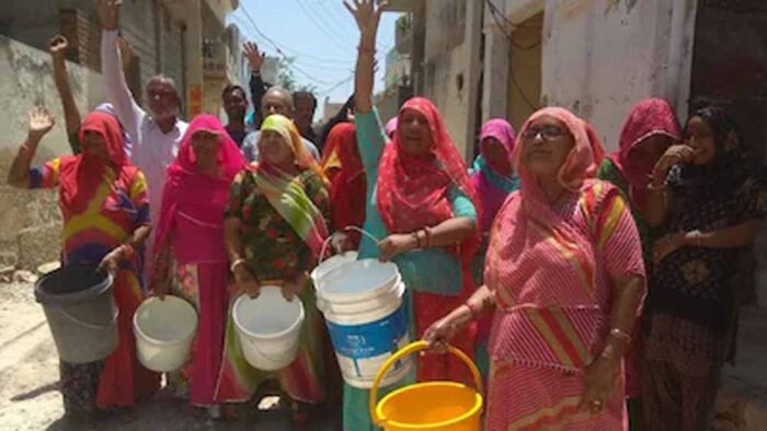 गर्मी के बीच पानी का संकट गहराया, कई जिलों में 3-4 दिन में हो रही सप्लाई