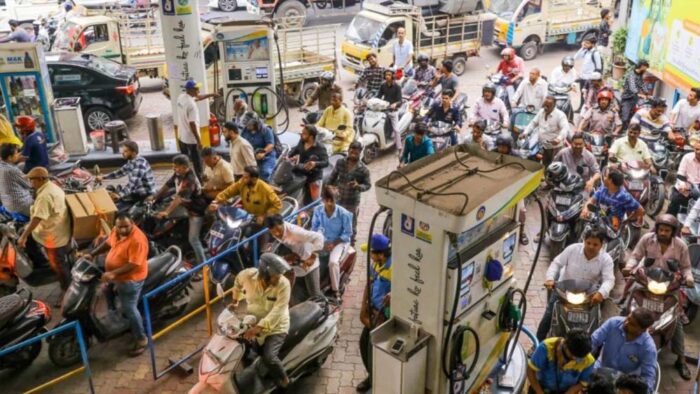 रूसी तेल सप्लाई थमने का खतरा, देश में पेट्रोल-डीजल की किल्लत के आसार