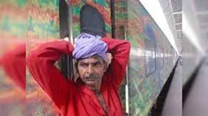 स्टेशन पर अब नहीं करनी होगी कुली से मोलभाव, ऑनलाइन बुकिंग से तय होगा फिक्स चार्ज