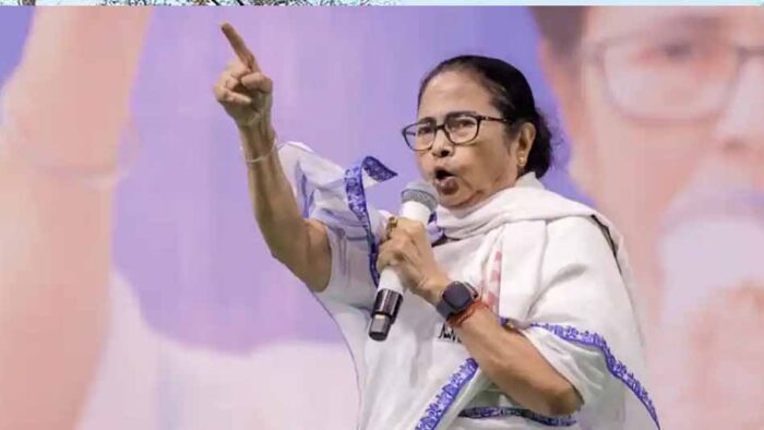 सनातन पर कथित टिप्पणी से बढ़ा विवाद, ममता बनर्जी की मुश्किलें बढ़ीं