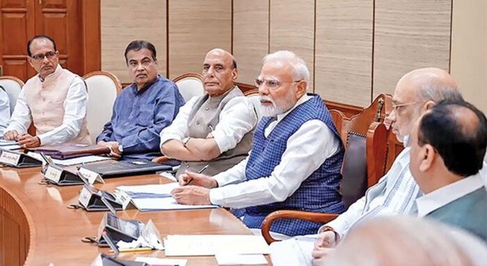दो केंद्रीय मंत्रियों को प्रदेश की कमान मिलने से बढ़ी अटकलें, मोदी सरकार में बदलाव के संकेत?