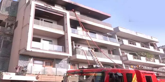 विवेक विहार में आग के कहर ने ली 9 जानें, चार मंजिला इमारत में लगी आग