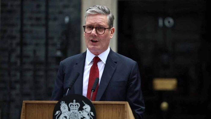 UK Politics Crisis: चुनावी हार के बाद पीएम कीर स्टारमर पर बढ़ा दबाव