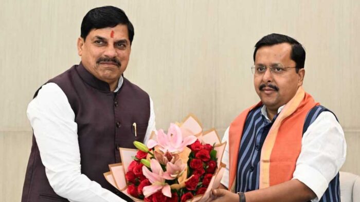 नई दिल्ली में मुख्यमंत्री डॉ. मोहन यादव ने राष्ट्रीय अध्यक्ष नितिन नबीन को पुष्प-गुच्छ भेंट किया और विषयों पर की चर्चा