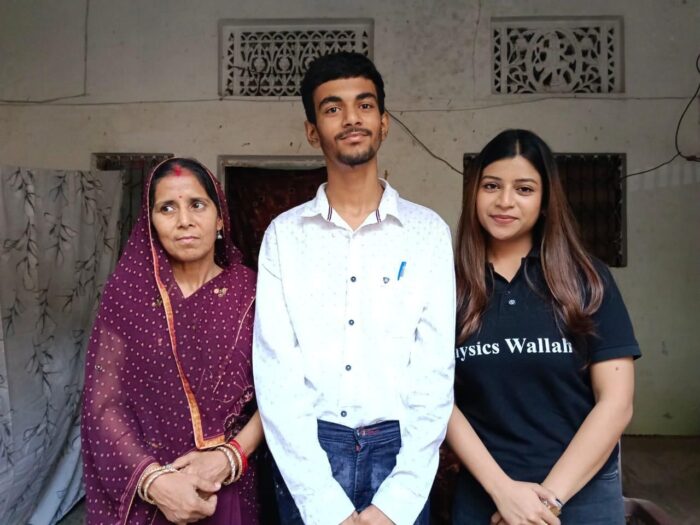 फिजिक्सवाला (PW) के छात्र शिवम अवस्थी ने ICSE कक्षा 10 बोर्ड परीक्षा 2026 में 500 में से 499 अंक प्राप्त किए
