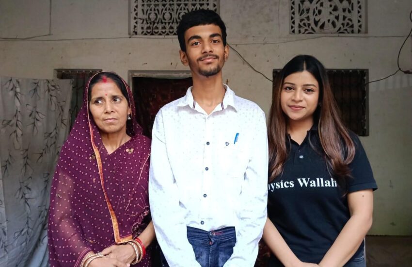 फिजिक्सवाला (PW) के छात्र शिवम अवस्थी ने ICSE कक्षा 10 बोर्ड परीक्षा 2026 में 500 में से 499 अंक प्राप्त किए