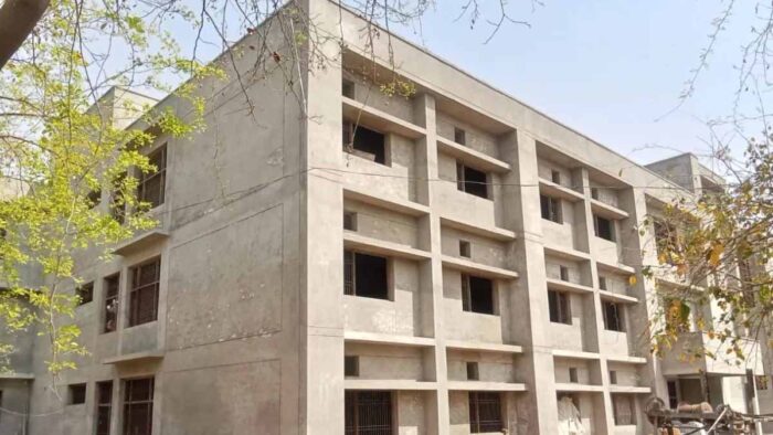 डिजिटल क्लासरूम और 100% रिजल्ट: तिगांव स्कूल की बदली तस्वीर