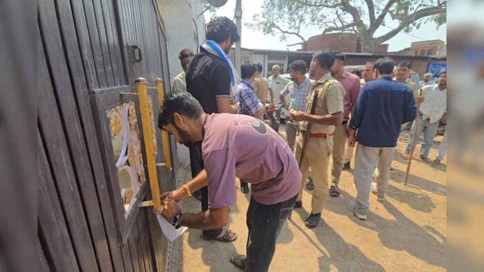 यूडी टैक्स बकाया पर नगर परिषद की सख्ती, गर्ग पैलेस सीज