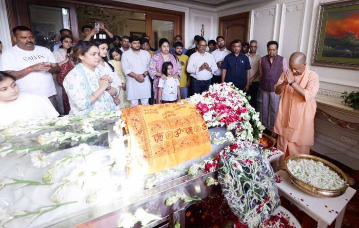 अपर्णा यादव के घर पहुंचे मुख्यमंत्री, प्रतीक के निधन पर जताया शोक