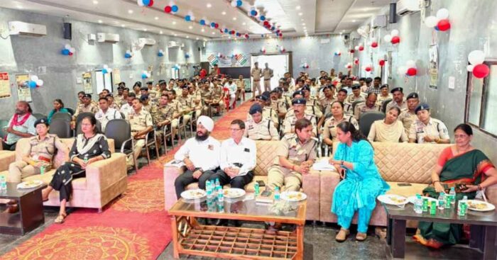 रायपुर : पुलिस को मिली अत्याधुनिक मोबाइल फॉरेंसिक वैन