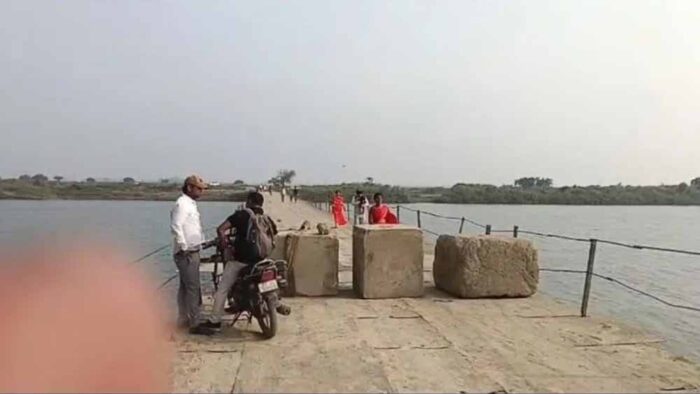 कोसी नदी के कटाव से खगड़िया का पीपापुल बंद, आवागमन ठप होने से बढ़ी परेशानी