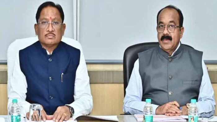 बैठक में गरजे CM साय: अधूरी रिपोर्ट पर PWD अधिकारी को लगाई कड़ी फटकार