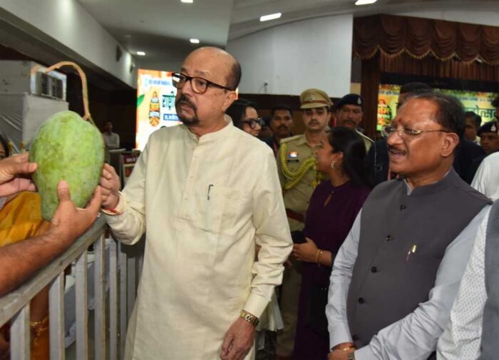 भारतीय संस्कृति, कृषि और ग्रामीण अर्थव्यवस्था का महत्वपूर्ण आधार है आम