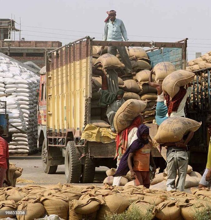 दिनदहाड़े वारदात: गेहूं लदा ट्रक उड़ा ले गया चोर, लाखों का अनाज गायब