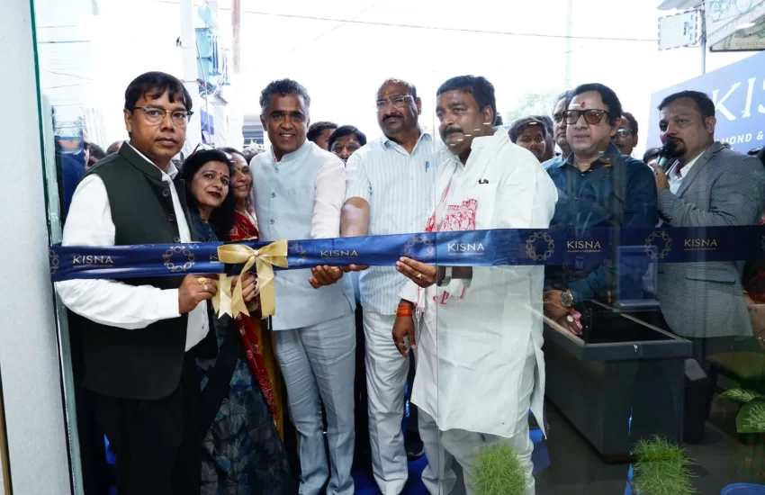 किसना डायमंड एंड गोल्ड ज्वेलरी ने उत्तर प्रदेश के पडरौना में खोला अपना एक्सक्लूसिव शोरूम राज्य में ब्रांड का 29वां एक्सक्लूसिव शोरूम लॉन्च