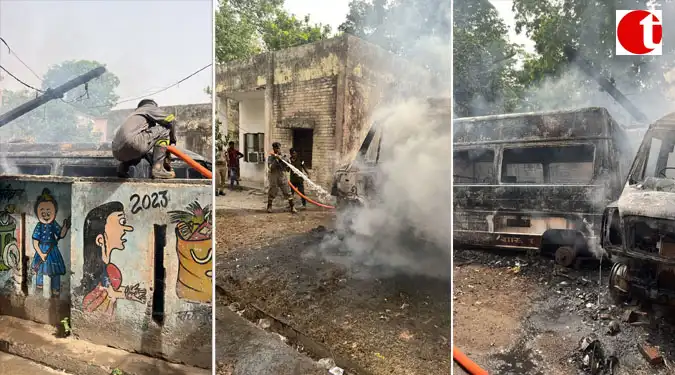 सीएचसी इटौजा के कैंपस में स्थित खड़ी तीन एंबुलेंसों में लगी, फायर ब्रिगेड ने पाया काबू