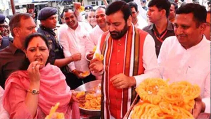 भाजपा की शानदार जीत पर हरियाणा में उत्साह, CM सैनी और उनकी पत्नी ने मनाया जश्न