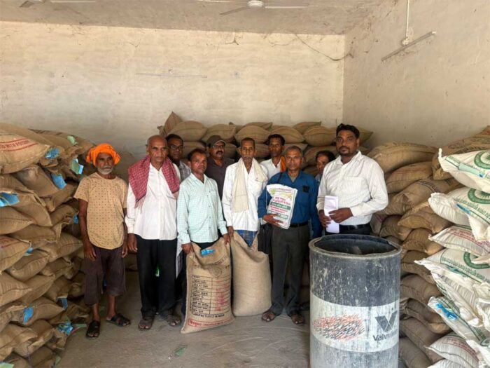 वितरण में गड़बड़ी पर प्रशासन सख्त, 8 केंद्रों पर बैन