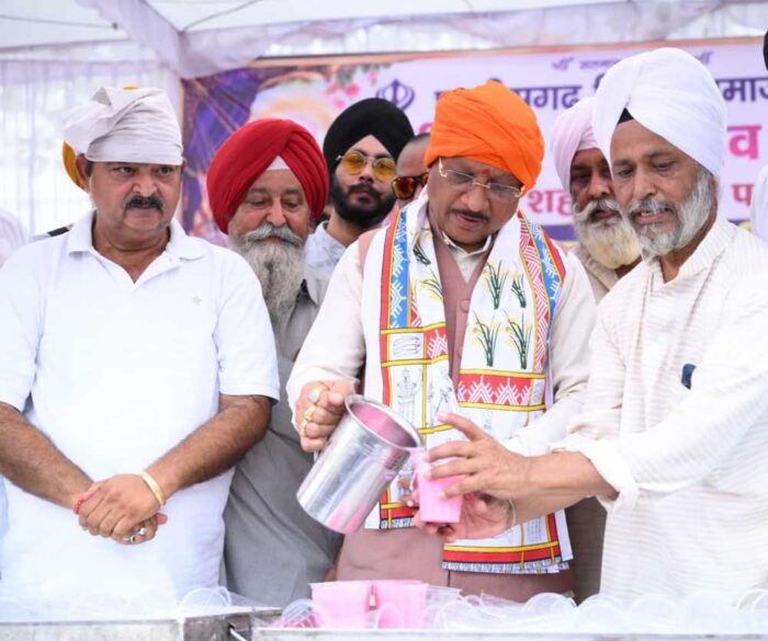 शहीदी दिवस पर गुरुद्वारा तेलीबांधा में आयोजित विशाल छबील एवं छायाचित्र प्रदर्शनी में हुए शामिल
