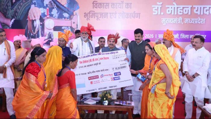 लाड़ली बहना योजना महिलाओं को बना रही आर्थिक रूप से सशक्त