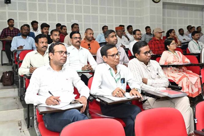 चरणबद्ध प्रशिक्षण सम्पन्न    शासकीय कार्यों में दक्षता एवं उत्पादकता बढ़ाने पर विशेष जोर