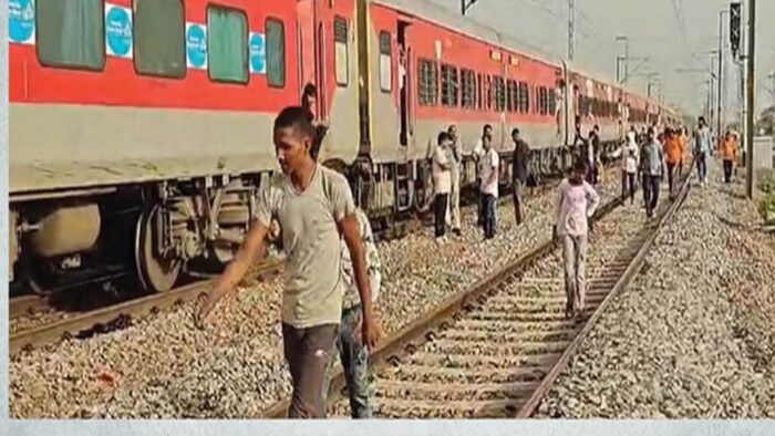खजुराहो-उदयपुर इंटरसिटी में मची भगदड़, मोबाइल ब्लास्ट की अफवाह के बीच 4 लोगों ने गंवाई जान