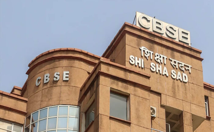 CBSE New Guidelines: थ्री लैंग्वेज पॉलिसी में बड़ा बदलाव, 10वीं के छात्रों को नहीं देनी होगी तीसरी भाषा की परीक्षा