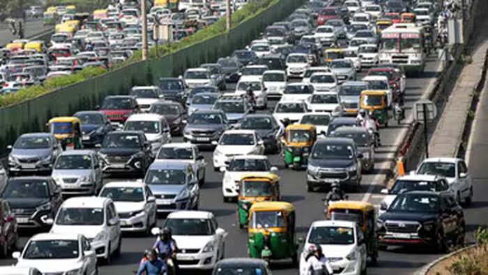 उपराज्यपाल की समीक्षा के बाद दिल्ली में घटा ट्रैफिक जाम, डिजिटल सिस्टम से मिला सुधार