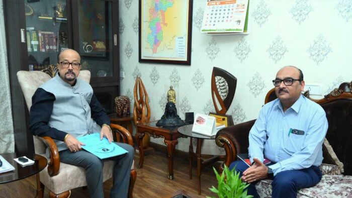 राज्यपाल रमेन डेका से मुख्य सचिव ने सौजन्य भेंट की