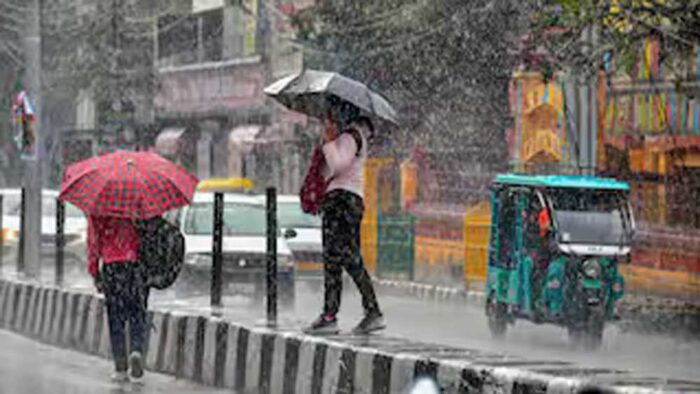 Mumbai Weather Alert: तेज आंधी और भारी बारिश की चेतावनी, मॉनसून को लेकर आई बड़ी खबर