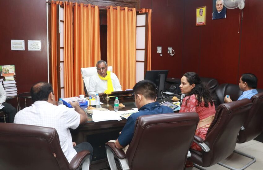 ग्राम पंचायतों में डिजिटल लाइब्रेरी और सुरक्षित पेयजल व्यवस्था को मिलेगी नई गति-ओम प्रकाश राजभर