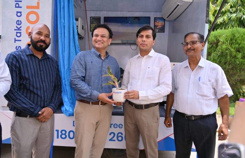 UPNEDA Secretary Pankaj Singh Flags Off ‘Solar on Wheels’ Awareness Campaign