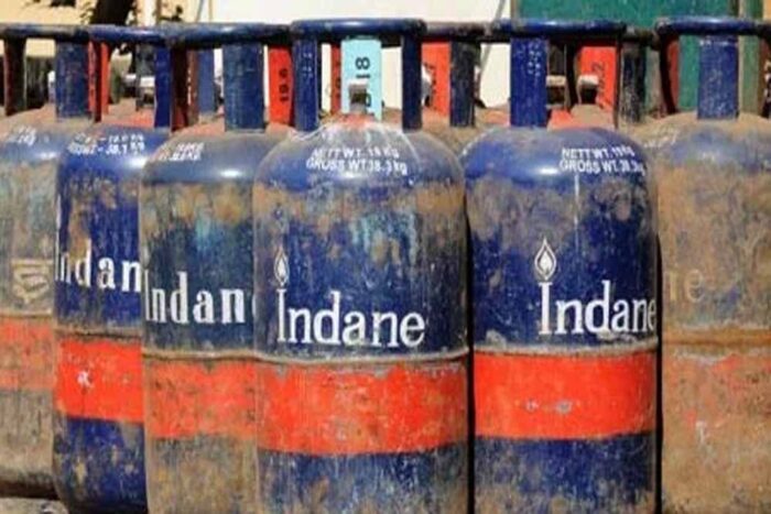 LPG Price Shock: फिर महंगा हुआ गैस सिलेंडर, 5 महीनों में 7 बार बढ़ी कीमतें, चेक करें ताजा रेट