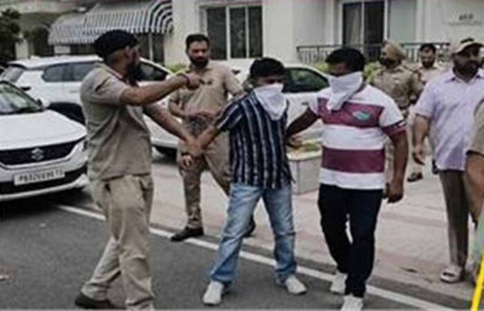 जम्मू-कश्मीर और पंजाब पुलिस की बड़ी रेड, हथियार व ड्रग्स के साथ 2 आरोपी दबोचे गए