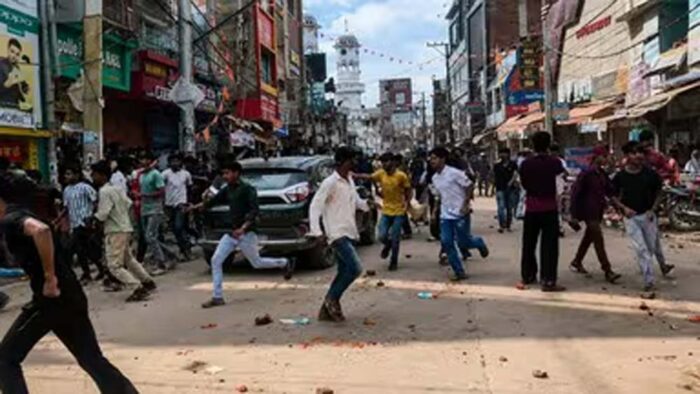 नीट पेपर लीक विरोध में बिहार में बवाल, कई जिलों में हिंसक प्रदर्शन