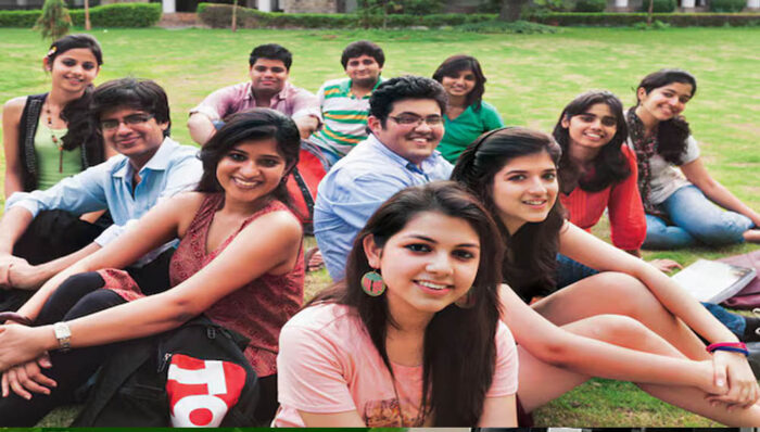 दिल्ली के St. Stephen’s College का नया ड्रेस विवाद, शॉर्ट्स बैन पर छात्रों का विरोध