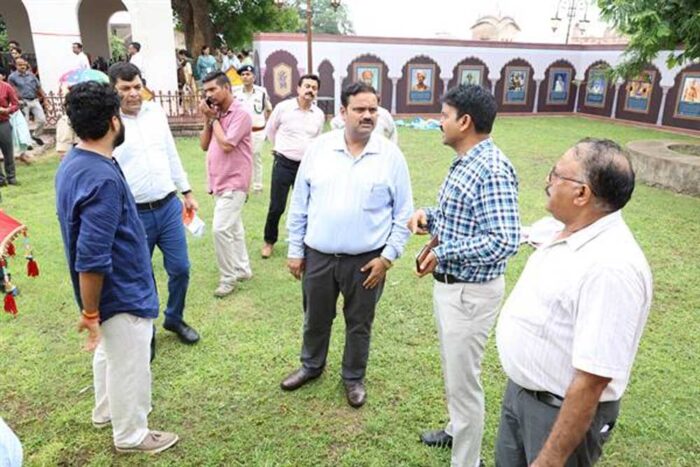 संभाग आयुक्त  शर्मा और आईजी मती वर्धन ने कार्यक्रम स्थल पर देखीं व्यवस्थाएं