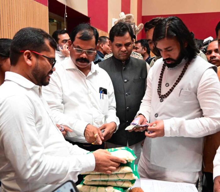 बिहान से जुड़ी स्व-सहायता समूहों की महिलाओं के जैविक उत्पाद को जनप्रतिनिधियों और नागरिकों का भरपूर समर्थन