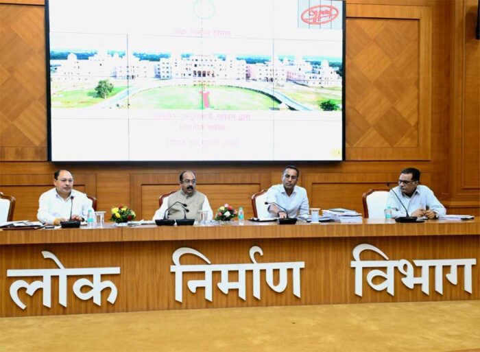 उप मुख्यमंत्री ने की लोक निर्माण विभाग के कार्यों की समीक्षा