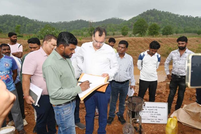 उप मुख्यमंत्री  विजय शर्मा के निर्देश पर बोड़ला के खारिया से अगरी तक पीएम जनमन योजना की सड़क की राज्य स्तरीय जांच