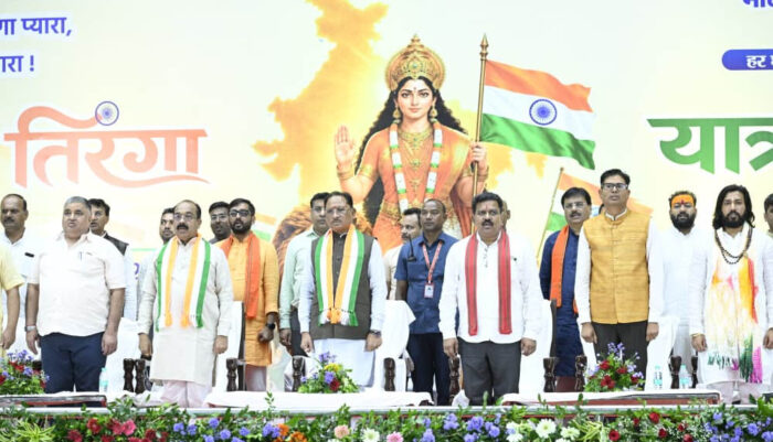 छत्तीसगढ़ में तिरंगा यात्रा का भव्य आयोजन, CM विष्णु देव साय ने हाथ में तिरंगा लेकर की अगुवाई
