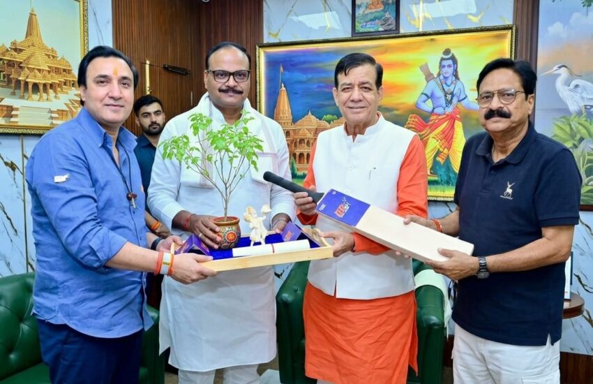 महाना-पाठक से मिले डॉ. संजय कपूर, यूपी टी-20 लीग के सीजन-4 का दिया न्योता