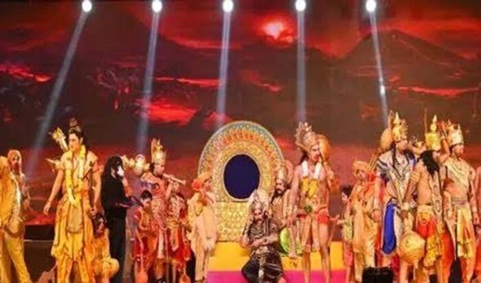 लव कुश रामलीला में एआई तकनीक, मीनाक्षी मंदिर थीम और भव्य मंच आकर्षण