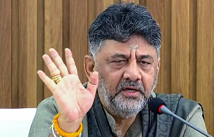 Karnataka Politics: इस्तीफे की चर्चा के बीच CM शिवकुमार का बड़ा संदेश, बोले- ‘जिसे रिजाइन करना है कर दो’