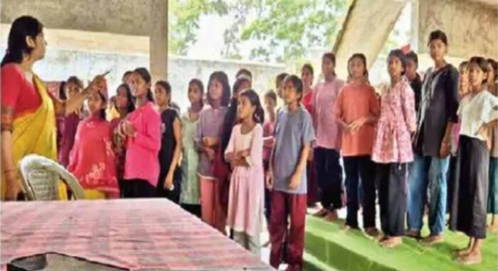हॉस्टल में बच्चों से वर्दी धुलवाने और मालिश कराने का आरोप, गार्ड पर उठे सवाल